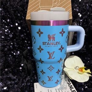 Stanley Light Blue Travel Mug with Iconic Pattern